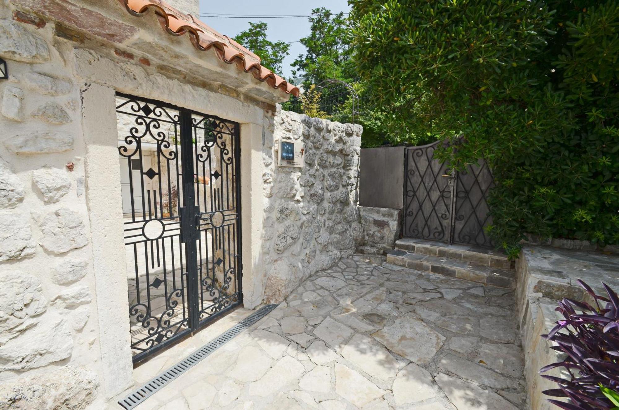 Apartments Mir I Dobro Kotor Eksteriør bilde