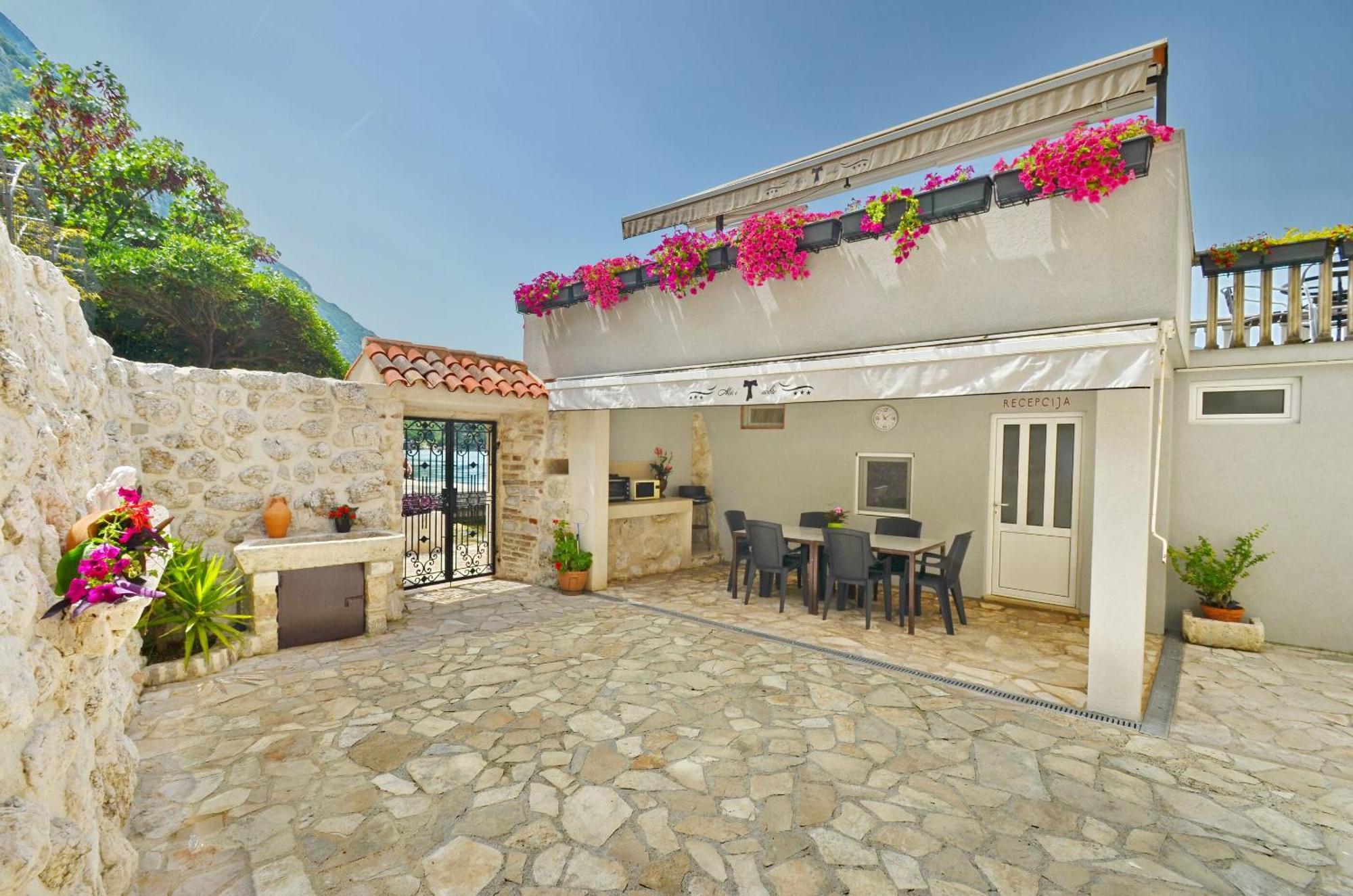 Apartments Mir I Dobro Kotor Eksteriør bilde