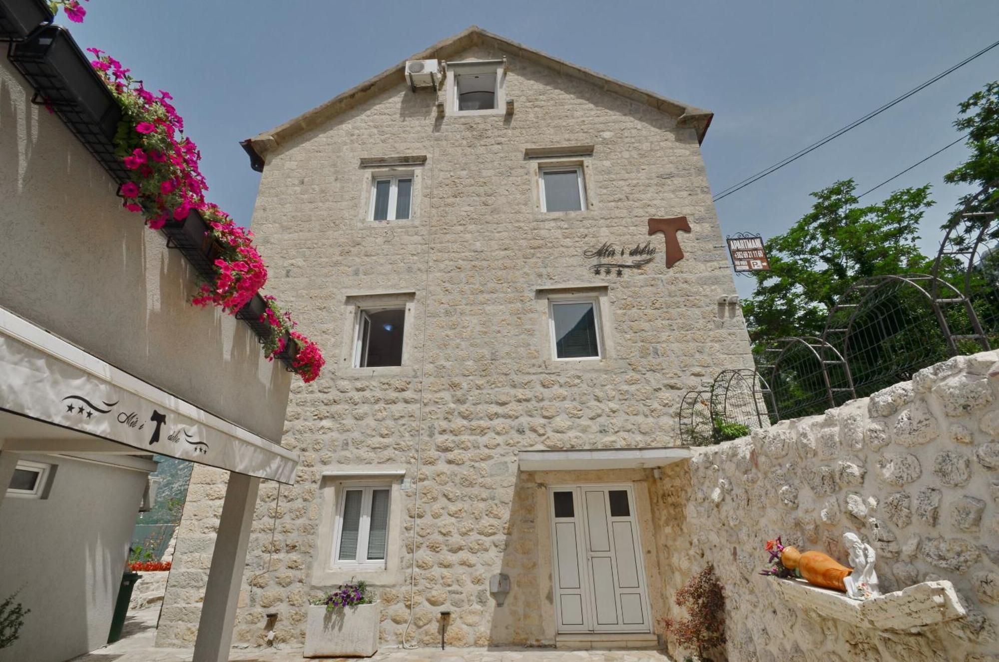 Apartments Mir I Dobro Kotor Eksteriør bilde