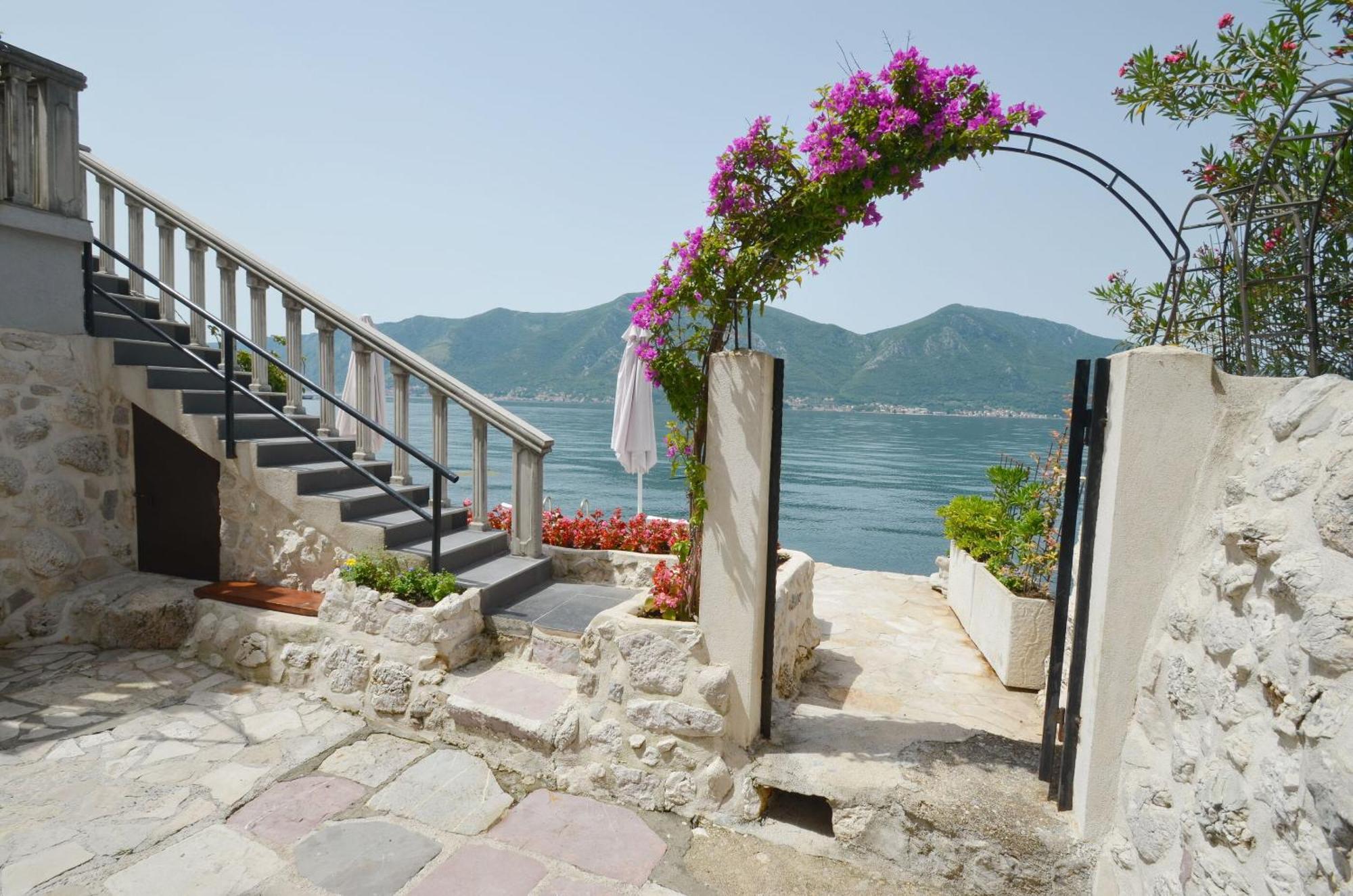 Apartments Mir I Dobro Kotor Eksteriør bilde
