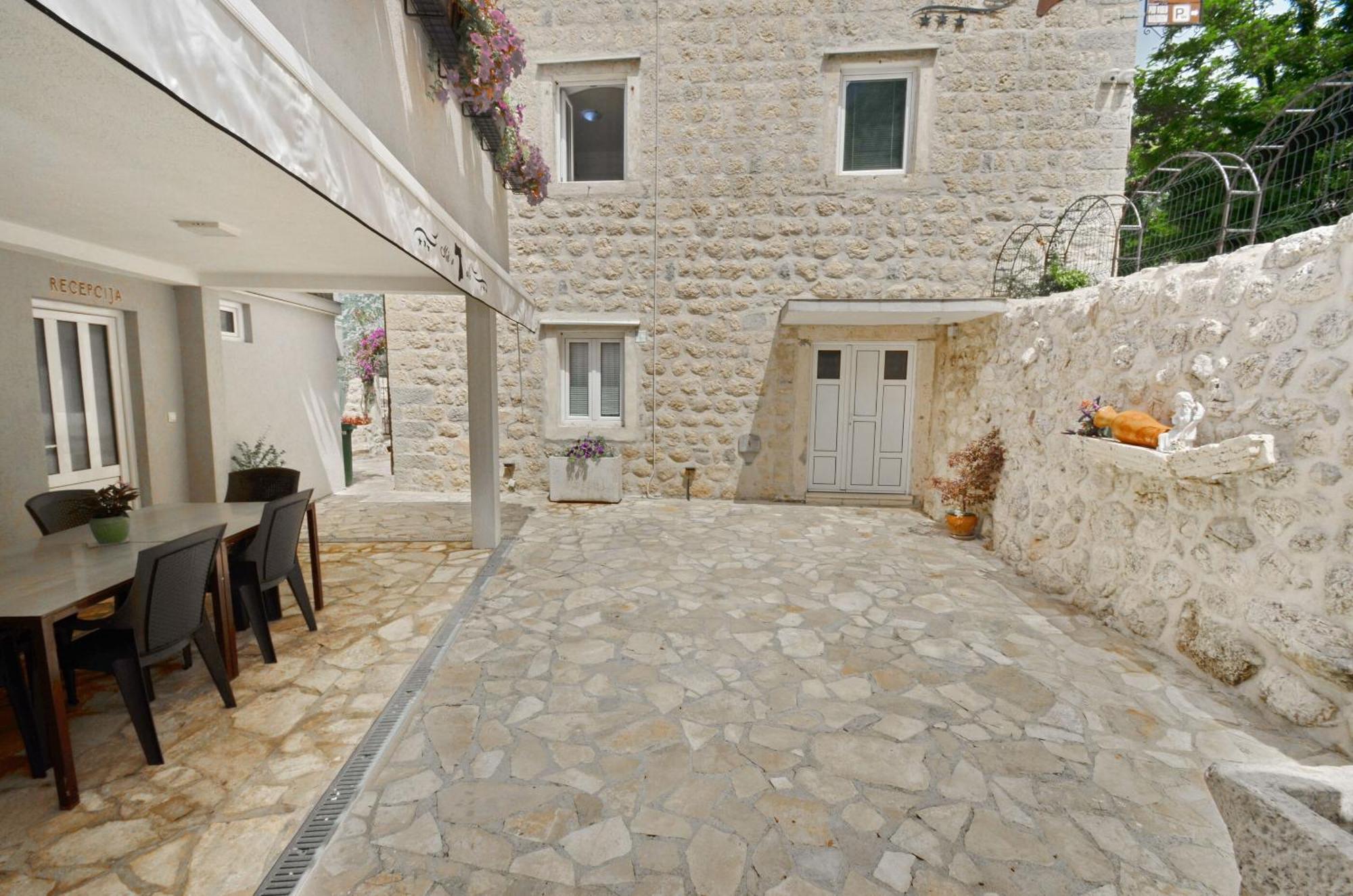 Apartments Mir I Dobro Kotor Eksteriør bilde