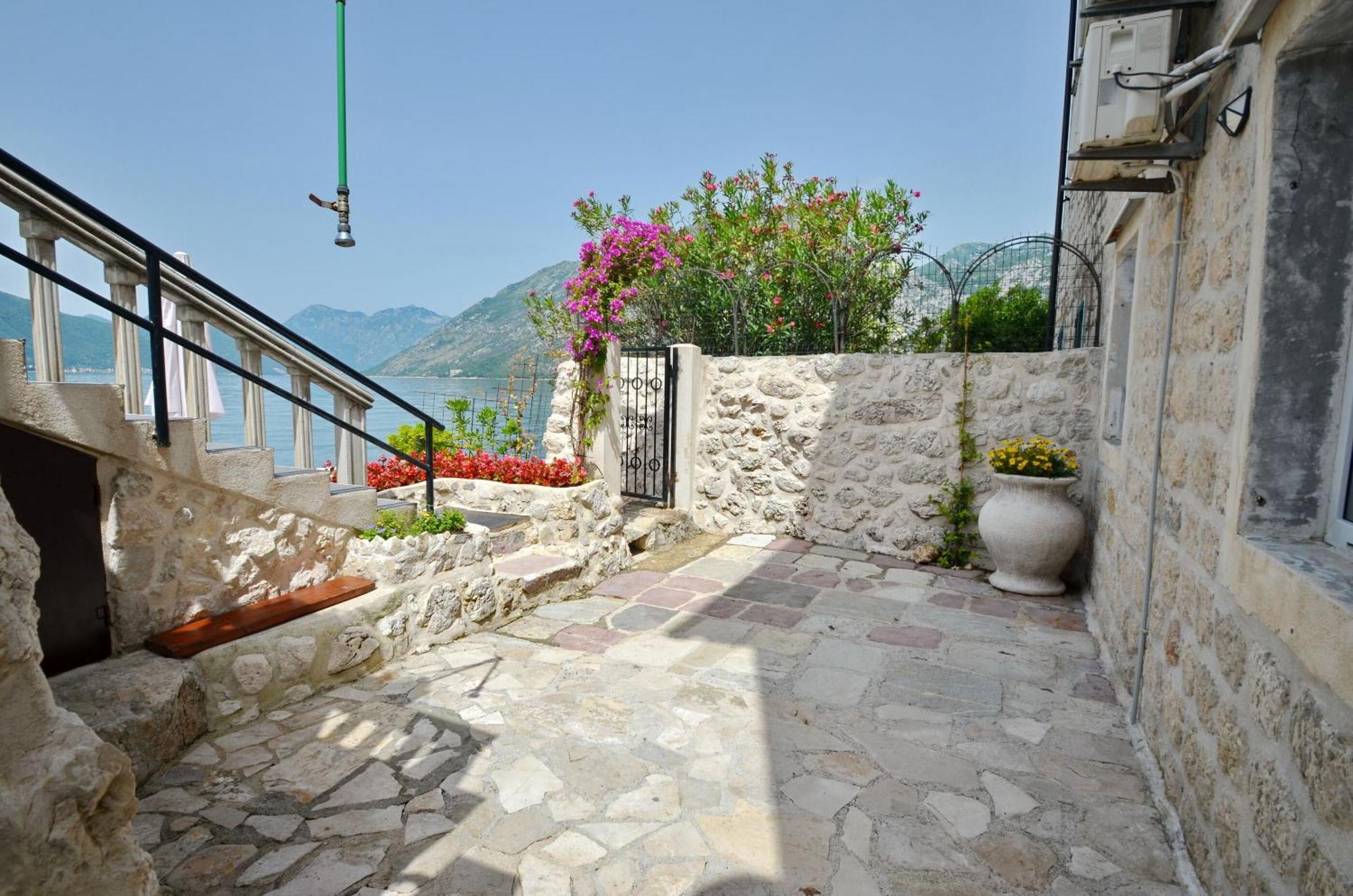 Apartments Mir I Dobro Kotor Eksteriør bilde
