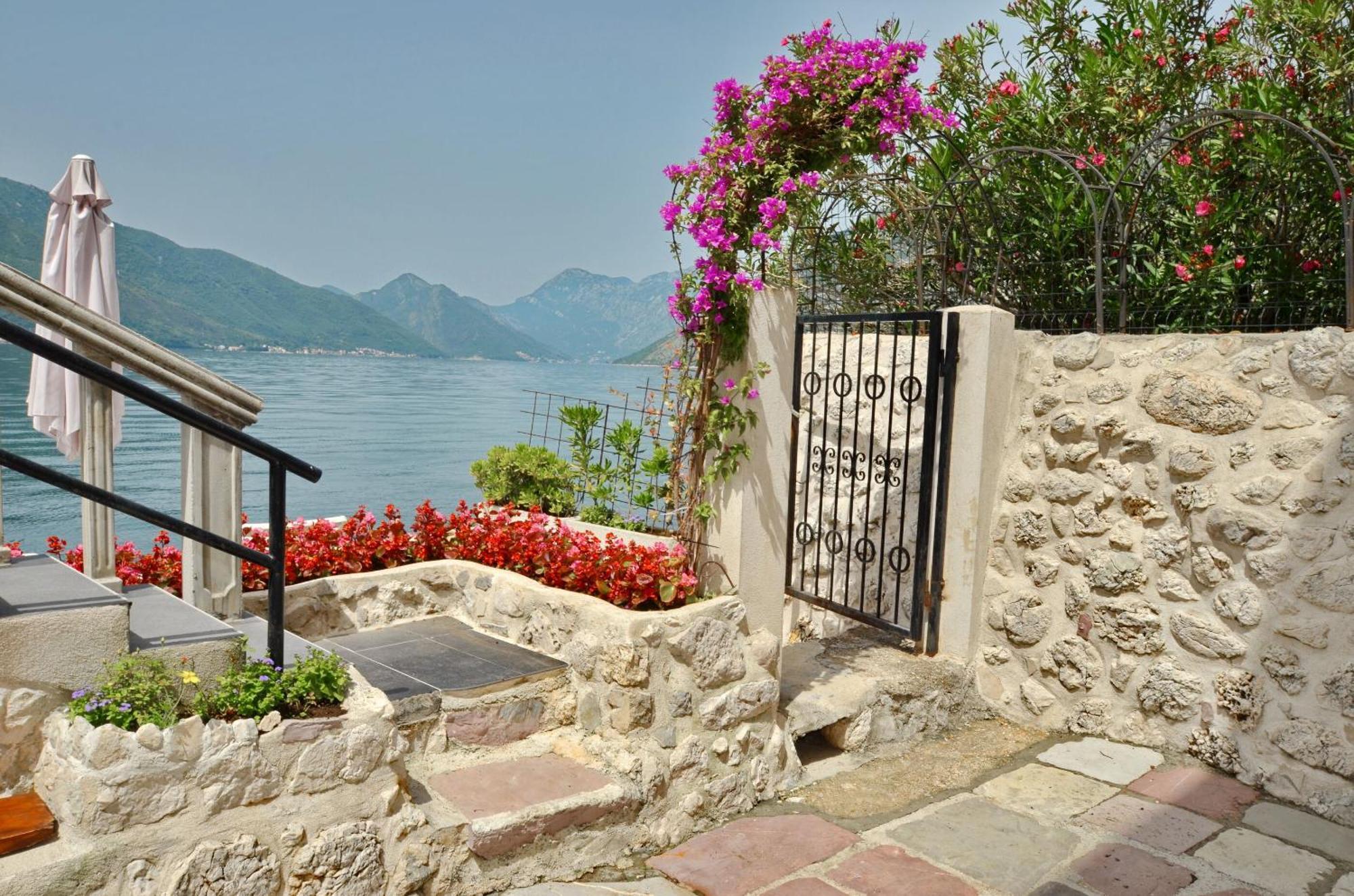 Apartments Mir I Dobro Kotor Eksteriør bilde