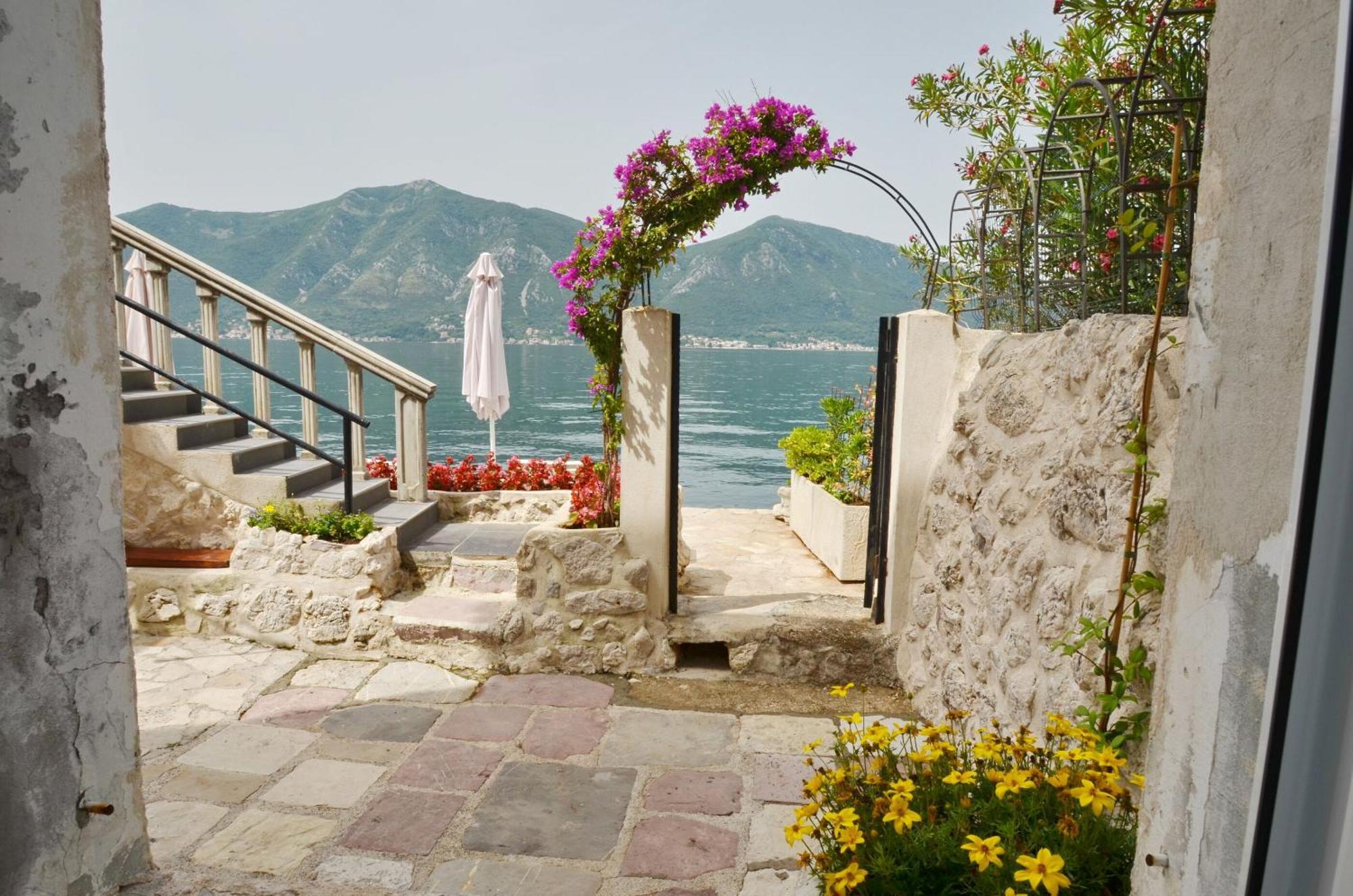 Apartments Mir I Dobro Kotor Eksteriør bilde