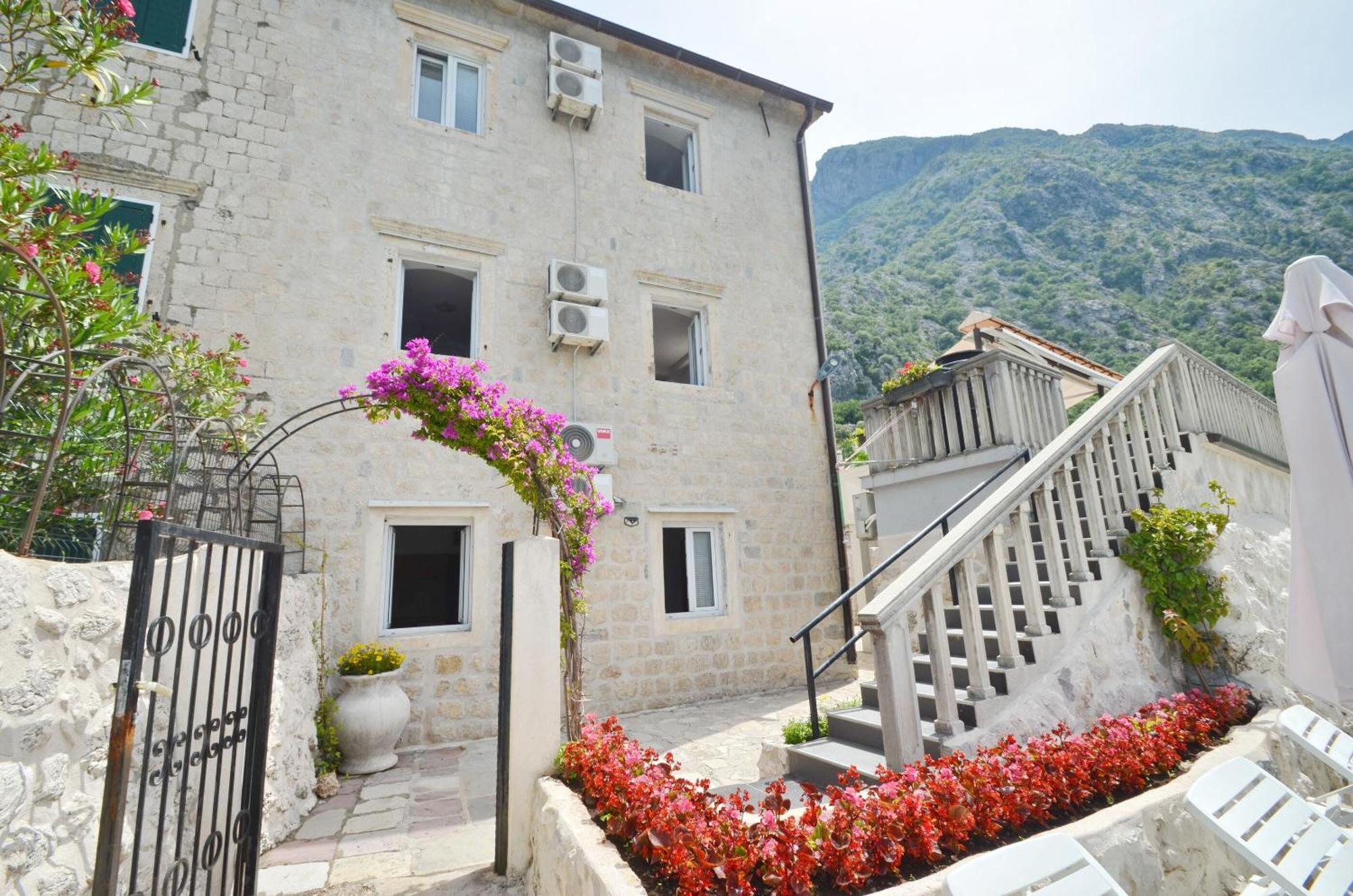 Apartments Mir I Dobro Kotor Eksteriør bilde